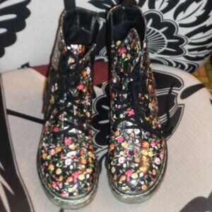 EXCELLENT PRETTY AND PRACTICAL FLORAH GARDENING/RAIN BOOTS-SZ 7 USA,37.5 EUR-